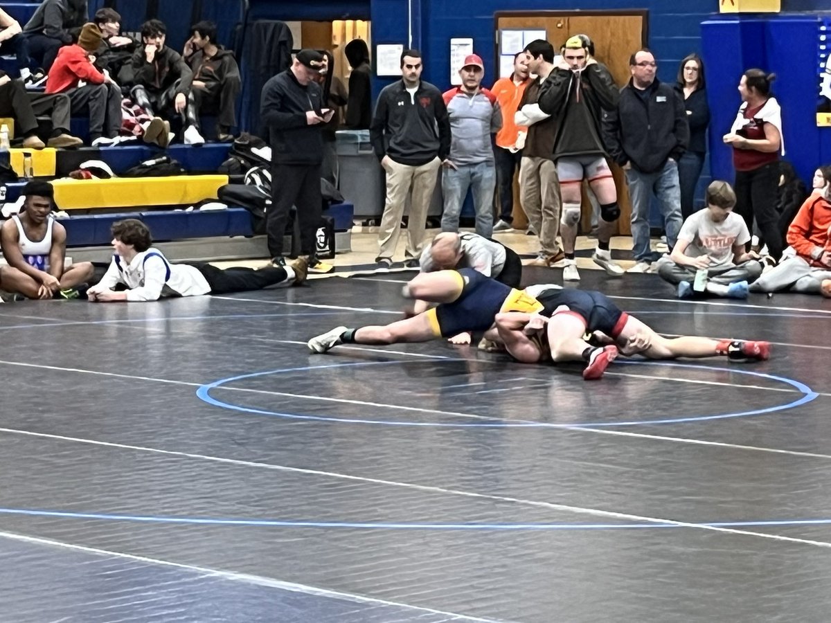 ElaineWeave13's tweet photo. Congratulations Jason @jasonweave12 Third Place at the Del Val Wrestling tournament today! #pingry @PingryAthletics #pingrywrestling2022 https://t.co/W22TVk0CXT