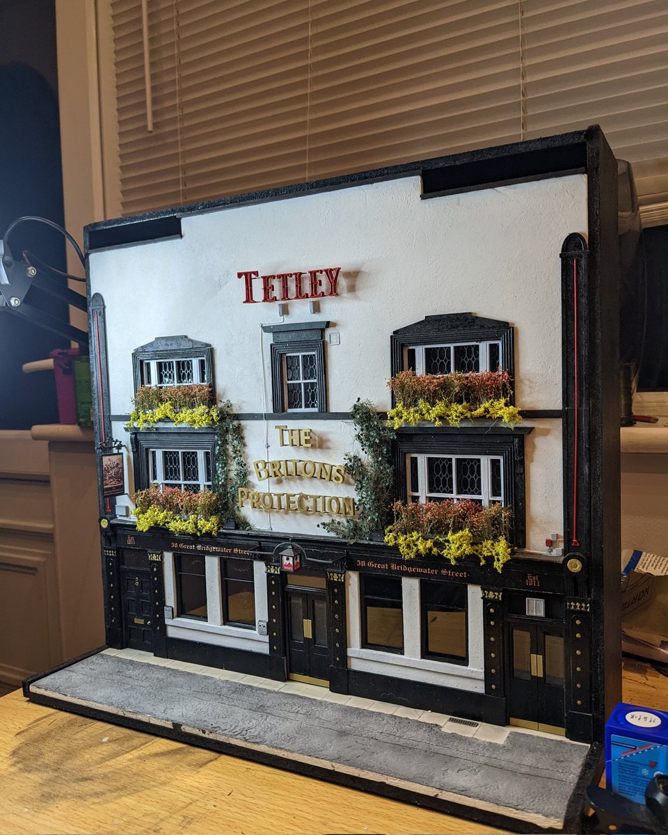 Quite a famous pub in the city centre this if non of you non Mancs aren't familiar with it. Anyway, as per, the landowner wants to sell the land no doubt for some shitty two bob non descript glass skyscraper. U can sign the petition here for none of that 
change.org/p/save-our-pub…