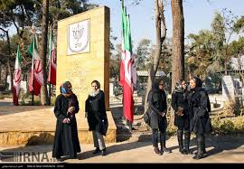 نصب تذكاري اقامه الملالي في مقبرة  على شرف القتلى اليهود الإيرانيين الذين اشتركوا في
 ( الحرب العراقية -الايرانية )