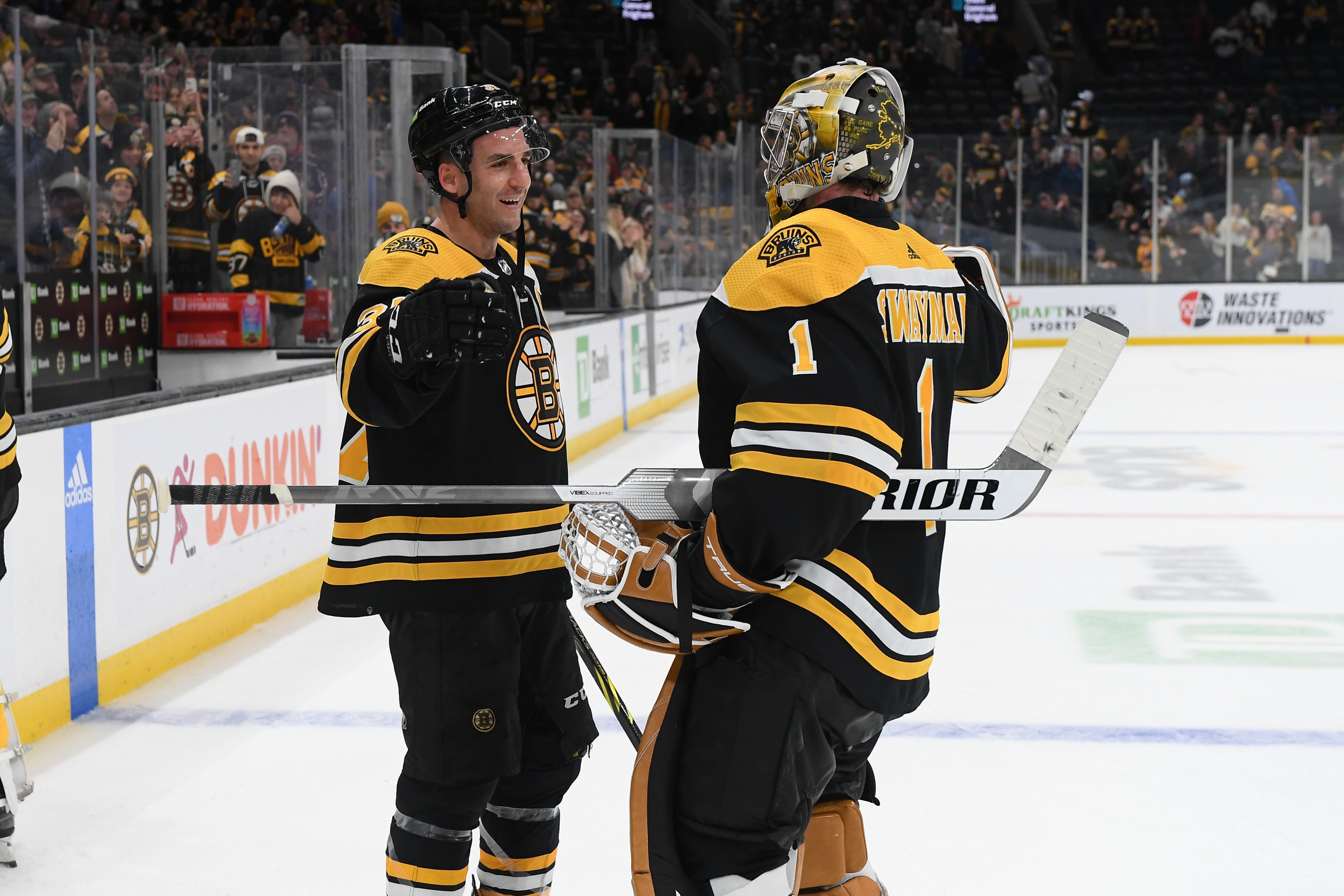 Бостон брюинз тампа-бэй лайтнинг. Флорида бостон 1 5. Флорида пантерз против бостон брюинз. Бостон 2023. Флорида пантерз - бостон брюинз матч.