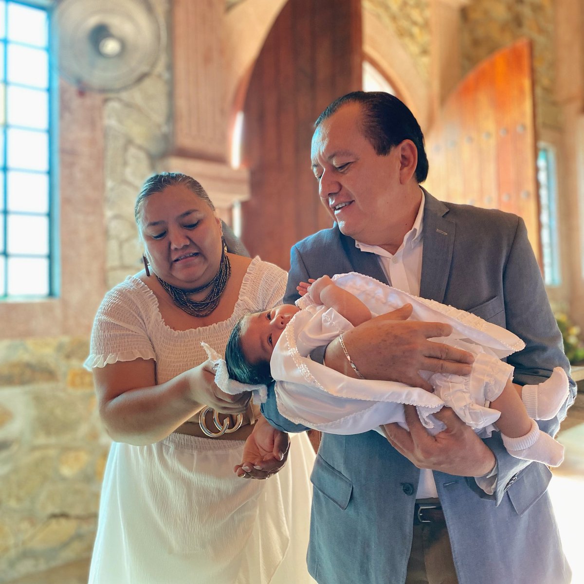 JavSaldana's tweet photo. ¡Queremos compartir nuestra alegría y emoción al ser padrinos del bautismo de Jesús Maximiliano! 

Estamos muy agradecidos de tener la oportunidad de ser parte de este momento tan importante en la vida de este pequeño ángel y de apoyarlo en su crecimiento espiritual. https://t.co/sC1lGOrMGU