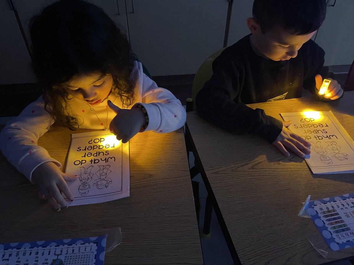 djcasano1's tweet photo. We are Super Readers! Reading with our Lazer pointer. #EWlearns https://t.co/zLgq0lyKjW