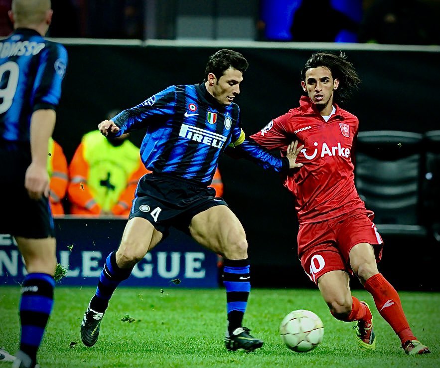 El Capi y Zanetti. En un Inter vs Twente que había quedado 2-2 

En cancha también estaban Eto’o, Sneijder, Lúcio, Milito, etc.