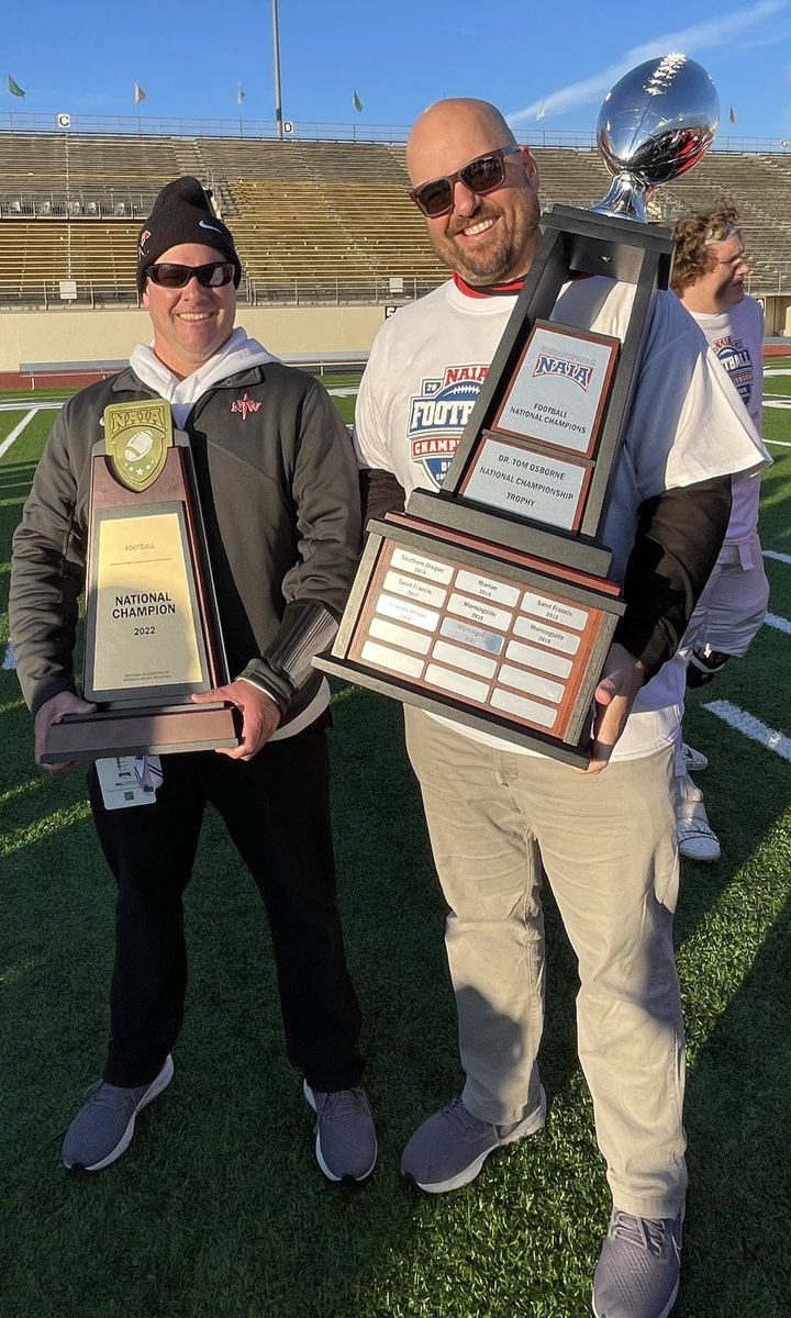 LoriAKasel's tweet photo. @BulldogPride14 @mrcoachdavis @BenjiKasel So proud of these guys! https://t.co/xMgpC21nz8