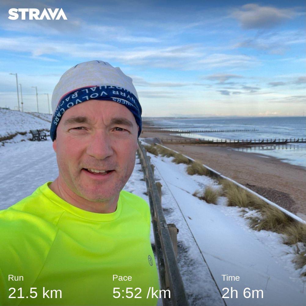 mattruns4anchor's tweet photo. 2022 Half Marathon #17 for Friends of ANCHOR 🏃‍♂️❤️🌷⚓️❄️🏴󠁧󠁢󠁳󠁣󠁴󠁿

Snowy and icy in Aberdeen but great to get out and tick off another HM on my 25+25+250 challenge for @FriendsofANCHOR 

#motivatedbymemories #happywhenimrunning #friendsofanchor #redtee #fundraising #bostonmarathon2023 https://t.co/tb7iwN2lmy