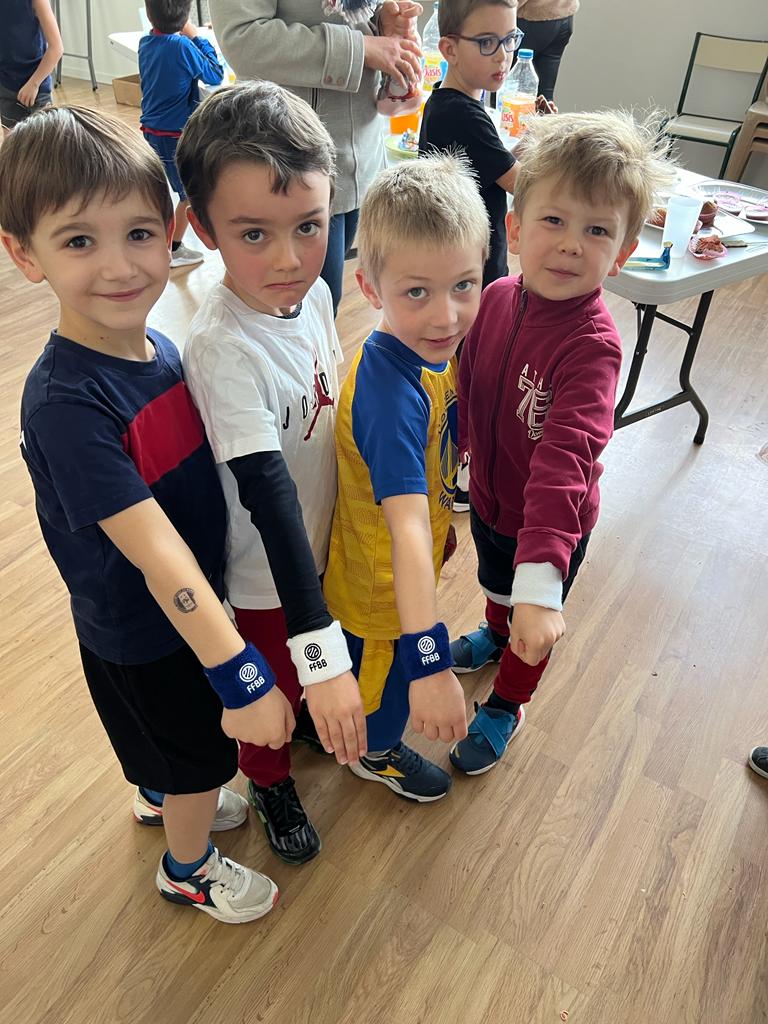 CherbourgBB's tweet photo. Les mousquetaires du CBB 🏀🤍💙
@VilleCherbourg @ffbasketball
#kinderday #Cherbourg #basketball #microbasket https://t.co/I5bQSTNaL8