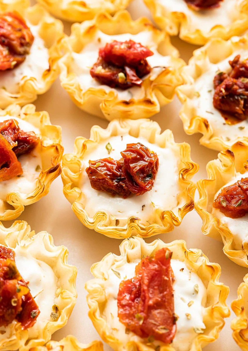 RecipeRunner's tweet image. #AD Sun Dried Tomato Ricotta Bites are must for Christmas Eve! reciperunner.com/sun-dried-toma… @adamideast #ricotta #appetizer #partyfood