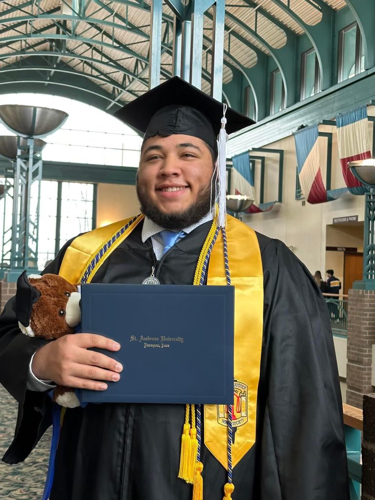 Congratulations to our manager, Nate, on graduating today! Thank you for all you have done! We are so proud of your success and wish you the very best in the future! You’ll always be apart of our SAU WBB family!