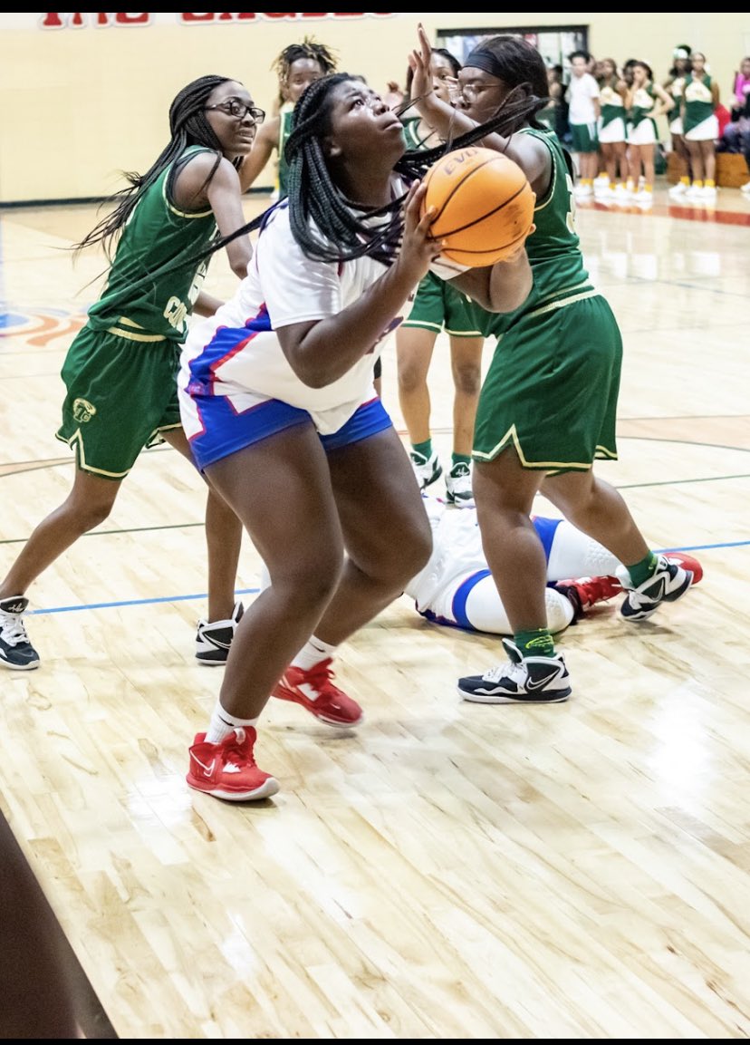 2024 6’2 Center Kelly Robinson finished with a Double Double last night against Terrell Co. 11pts &amp; 14rebs🦅🦅🦅❤️  Second consecutive Double/Double Game🦅🦅<a href="/UGA_WBB/">Georgia Basketball 🏀🐶</a> @GSU_WBB <a href="/GoCamelsWBB/">Campbell WBB</a> <a href="/AUMWarhawksWBB/">🏀AUM Women’s Basketball</a>