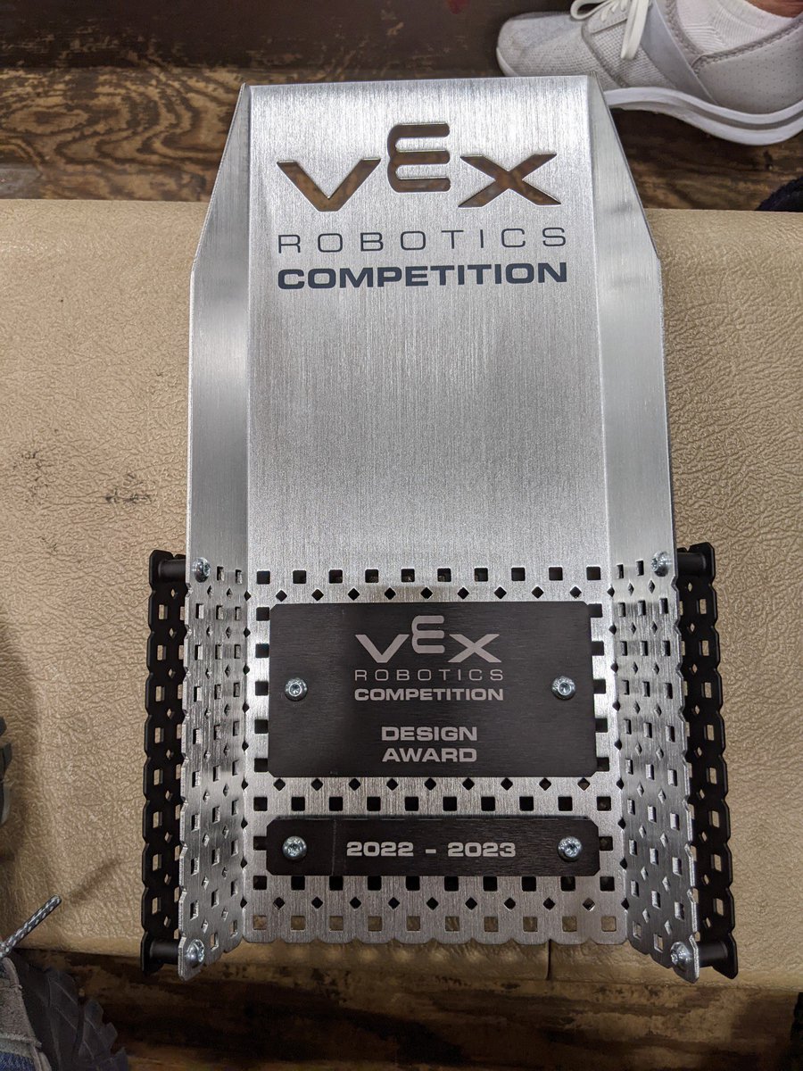WahooRobotics's tweet photo. Omaha North - team E wins Design Award and team D wins Judges Award!!  Congrats!!!  #ExCellenceEverywhere #GoWahooBlue #RollCavs Wahoo Robotics Wahoo Public Schools https://t.co/xgl2PZ1STl