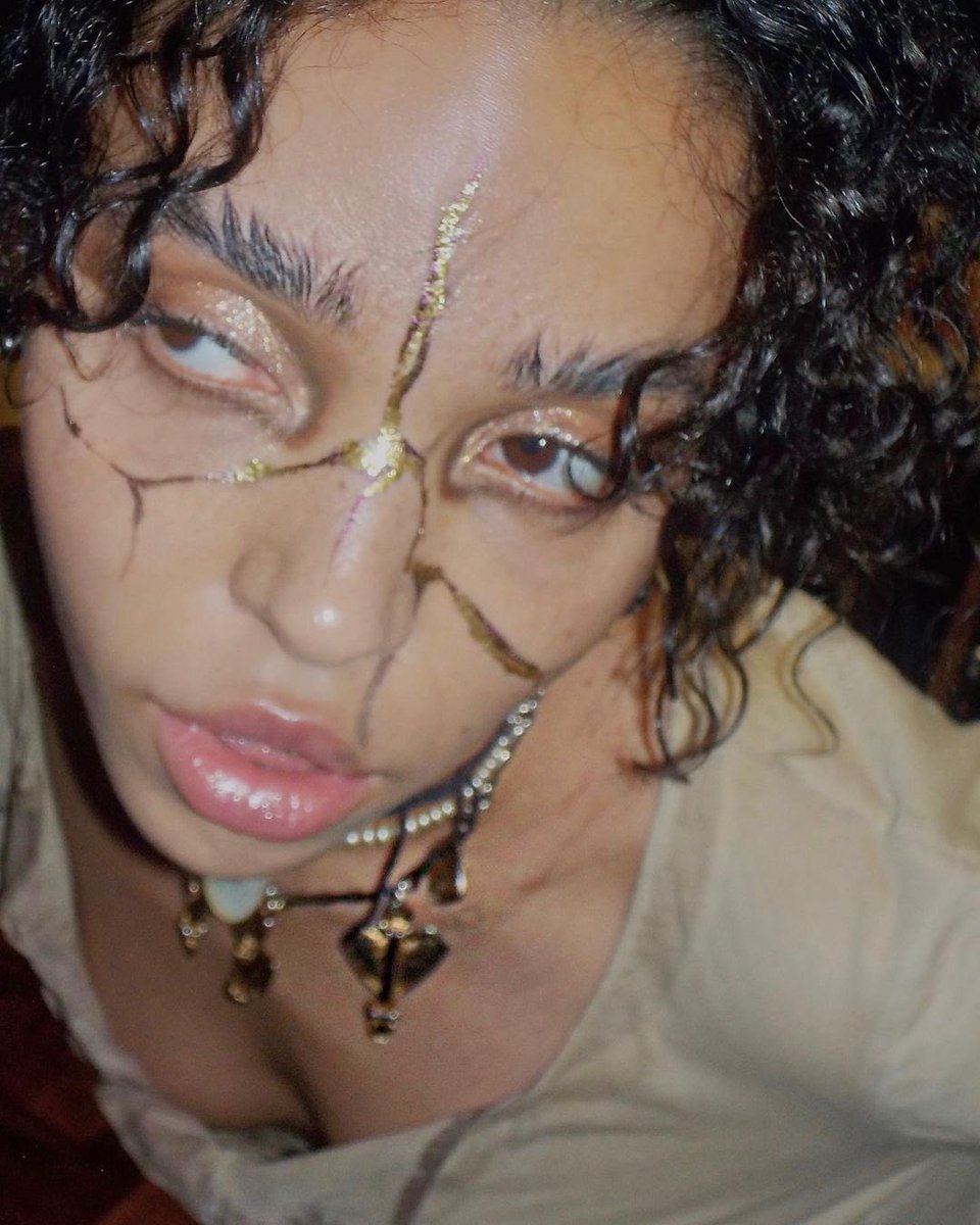 FKAtwigs tweet picture