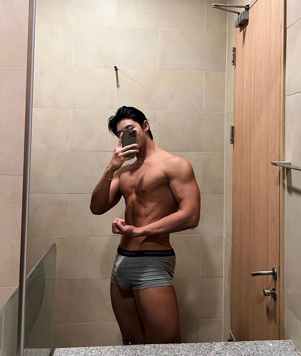 ...............𝗜𝗡𝗦𝗧𝗔𝗚𝗥𝗔𝗠.................
← ⚪   L᥆ggᥲᥒ    ⠇                                   
              ᴴᵃ ¹ ᵐⁱⁿᵘᵗᵒ

Depois de 1h de treino, fui dar aquela velha checada no shappe. 🔥
