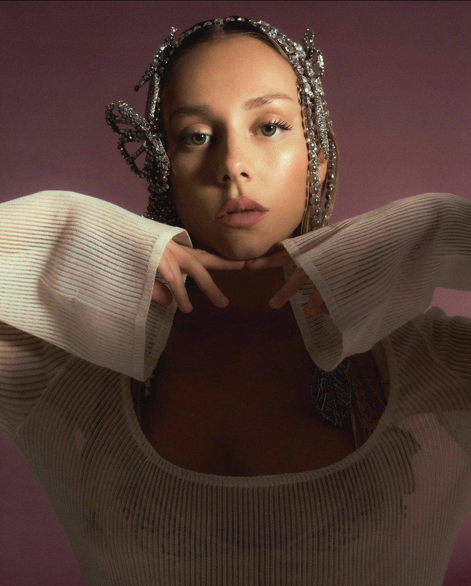 esterebrasil's tweet photo. Nova fotos da Ester Expósito para a Dsection Magazine https://t.co/zh0gopnZzl