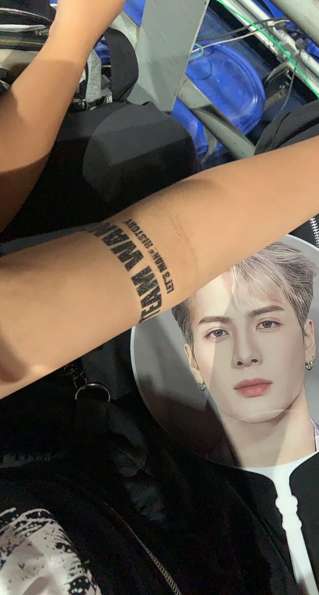 umadamiaa's tweet photo. #JacksonWanginKL amazing night ily🤍 https://t.co/UhtrZu3M6a