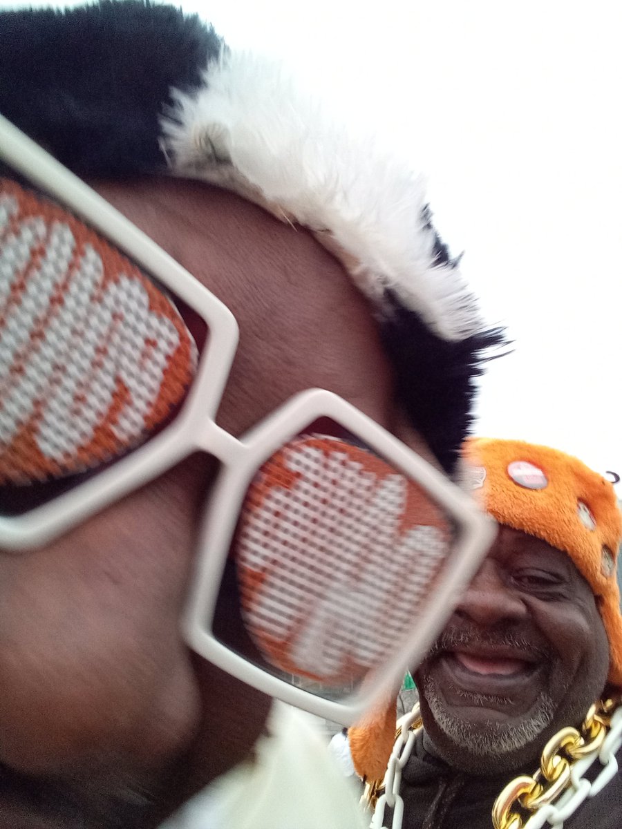 Unique n big Willie
In da house
#bal vs # cle
@ first energy stadium
#
<a href="/Browns/">Cleveland Browns</a>