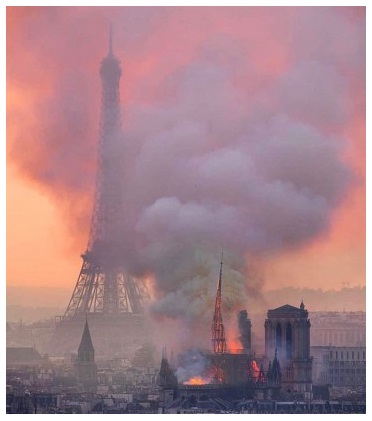 Fils2Psy's tweet photo. Parmi les innombrables photos de la cathédrale Notre-Dame de #Paris en feu et sa flèche qui s'apprête à s'effondrer ... celui de la Tour Eiffel recouverte d'un épais nuage de fumée est certainement le plus incroyable ! https://t.co/3KCp81xany