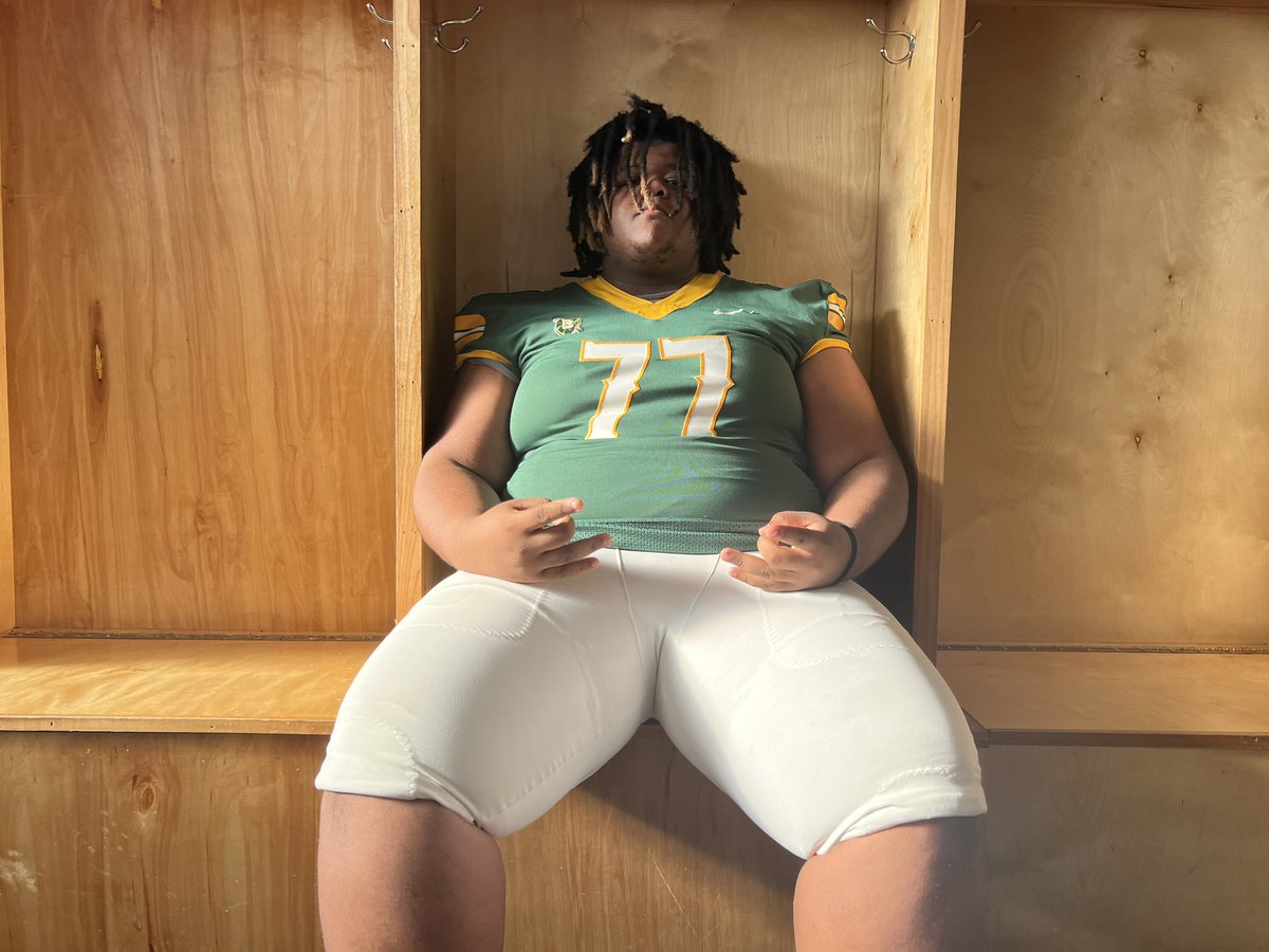 CSaulsberry76's tweet photo. Had a great visit! @BelhavenFB @CoachMoeBU 💚💛 https://t.co/Omda2StSfK