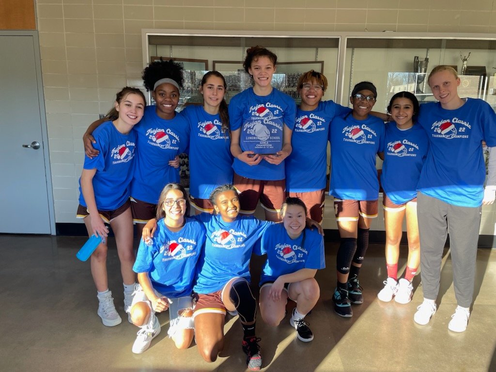 SpartansTj's tweet photo. We fought hard for this!! 

Team Winning the Trojan Classic 2022!!

#DPL
#DenverPrepLeague https://t.co/7fSdceY3pM