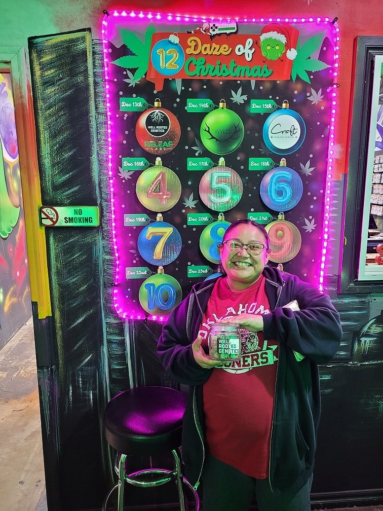 ProjectReleaf's tweet image. Congratulations to Alma for winning our #WellRootedGenetics OUNCE raffle giveaway from earlier this week! 🎁💚🎉#ProjectReleaf #OKC #Congrats #WinnerWinnerCannabisDinner