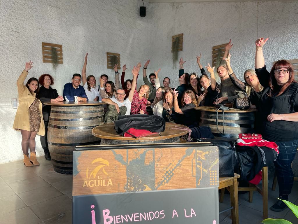 Incluso con una nómina precaria nos vamos de cena de Navidad, todos juntos hasta el final, luchando por nuestros derechos.