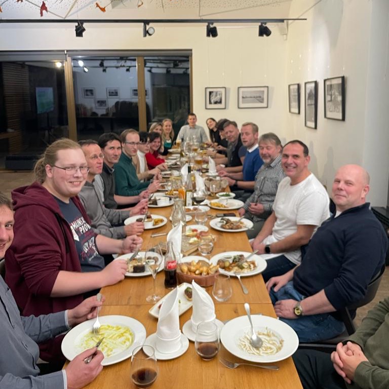 FlowboxEnergy's tweet image. Wishing everyone a joyful Christmas and all the best 🎄
... and to ourselves a pleasant time to rest, so that we meet again soon in this a-team setup! 🥂