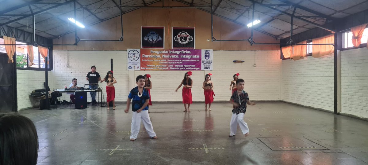 El viernes 16 se realizó el cierre de proyecto " IntegrArte, Participa, Muévete, Intégrate" en el Salón Comunitario de la JJ.VV. 35-1. FELICITAMOS a quienes participaron y obtuvieron su diploma en estos diversos Talleres.