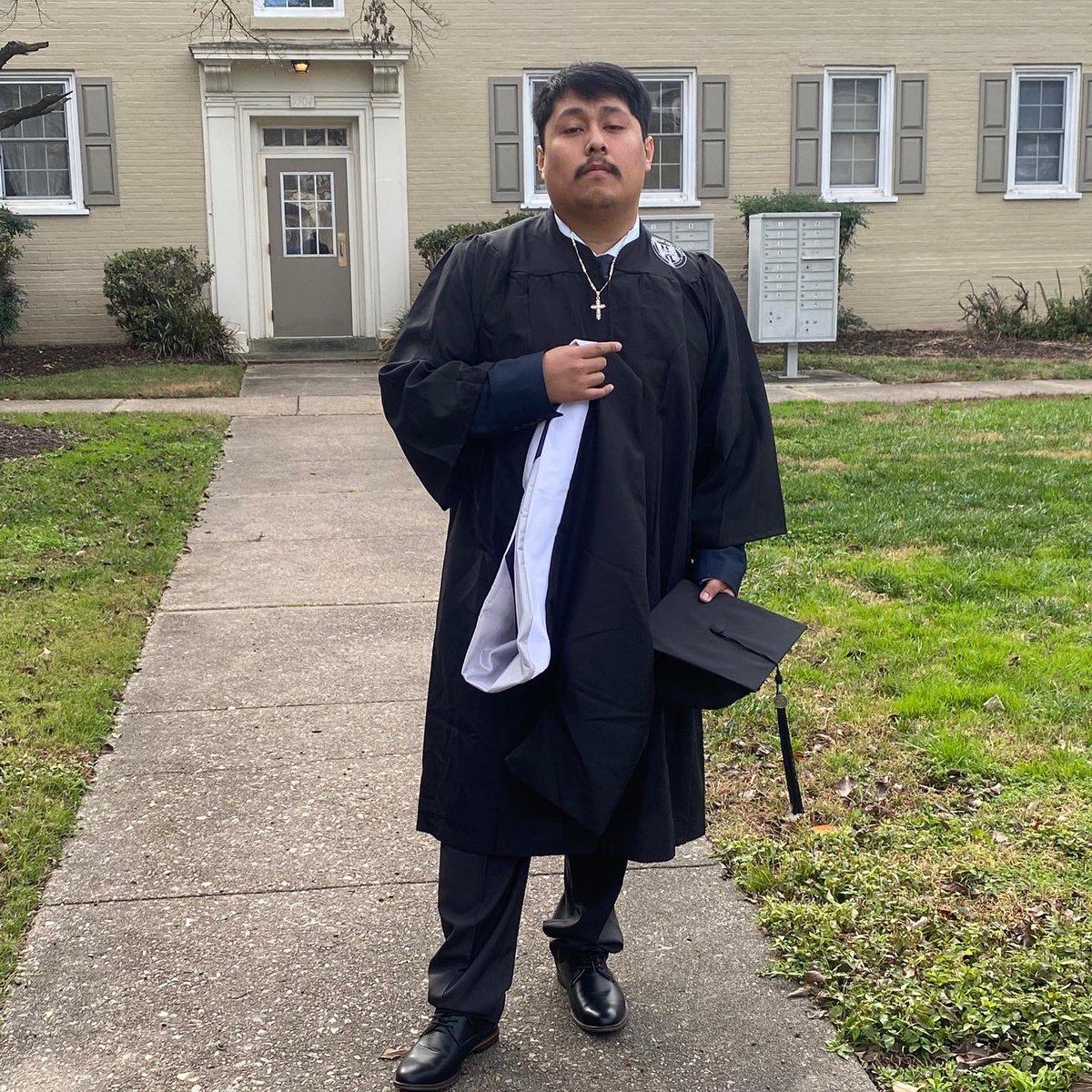 gnbbchrissy's tweet photo. Finally graduated 🙏 #Classof2022 #teacher https://t.co/xbe5CC02v1