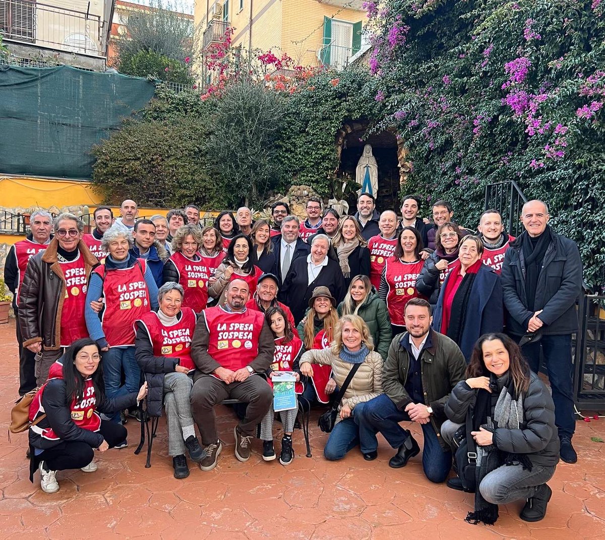 FraLeoncini's tweet photo. Grazie a tutti i volontari e a tutti i cittadini che quest’ano hanno partecipato alla terza edizione della spesa sospesa. 

Tutto quello che è stato raccolto è stato devoluto all’organizzazione Solidarietà e Speranza di suor Paola .

#spesasospesa https://t.co/AIjzQTyHa5