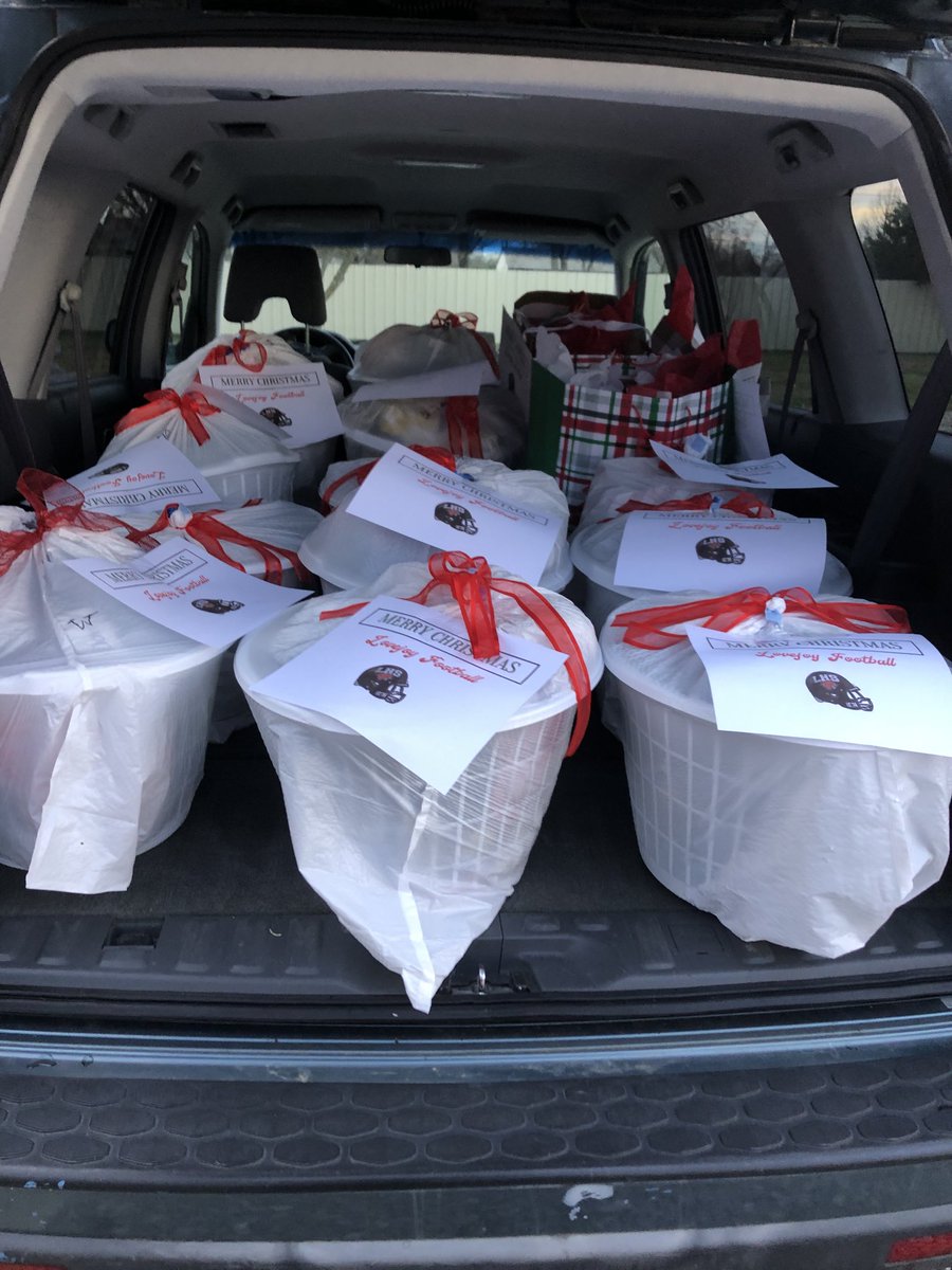 Many thanks to all the players and parents that donated gifts to the seniors at Victoria Gardens. This group of young men went to the facility and passed out gifts and lifted spirits. Special shout out to Mrs Turnbow for organizing this event.