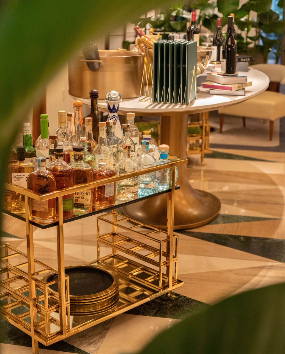 As the sun sets, and the warm personality of #HoneyFitz invites you to make yourself at home, lounge in the spirit of the classics and rare finds. #fsfortlauderdale #fourseasons