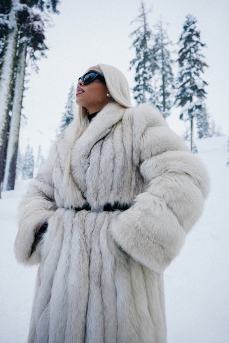 Elsa move over, I&rsquo;m moving in 🌬️ https://t.co/Uw64S6ia3Z