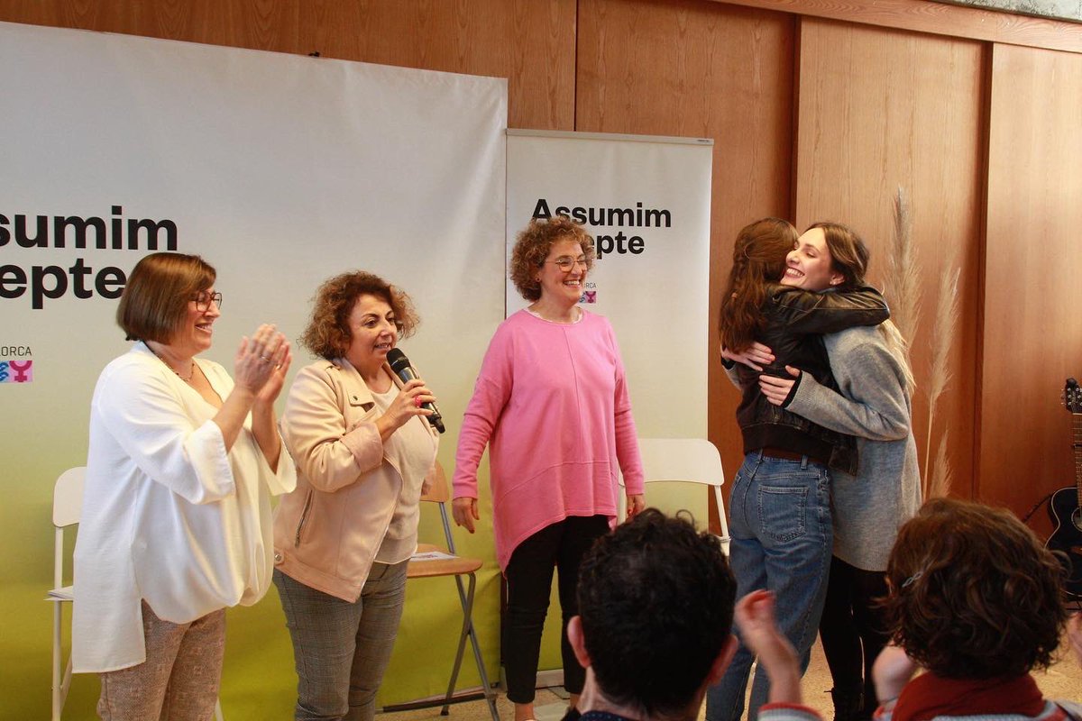 mes_pollenca's tweet photo. Les dones assumim el repte de liderar l’Ajuntament de Pollença a partir de maig del 2023. Gràcies Joana Aina Campomar, Steffy Pozo, Joana Xamena i Rosa Vives pel compromís. Un agraïment molt especial a l’artista Claudia Nogués “Clodine” per l’actuació estelar que ens ha oferit. https://t.co/FEgcohitbw
