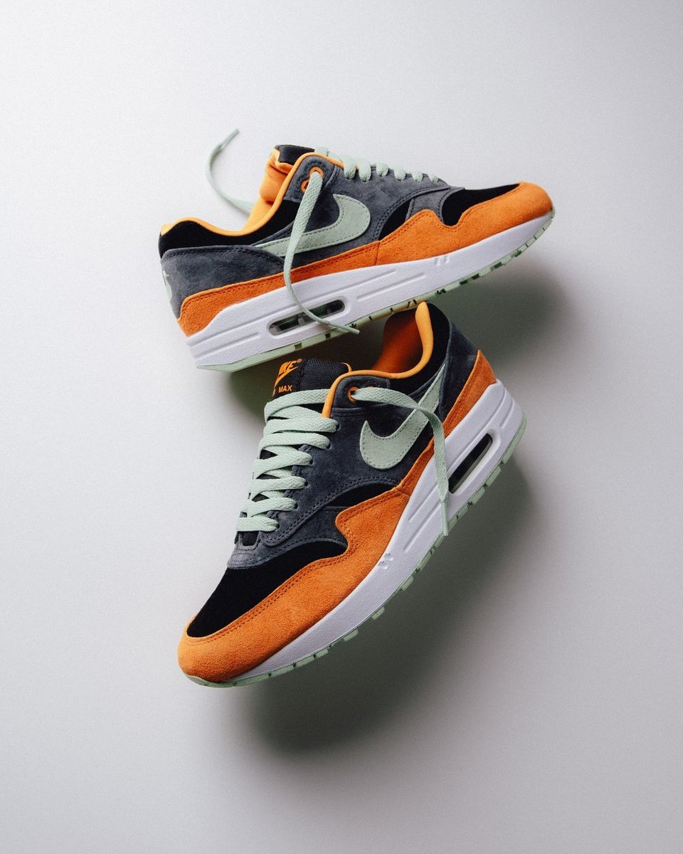 SneakerNews's tweet photo. The Nike Air Max 1 "Ugly Duckling" pack is landing in just a few days 🦆 Which colorway do you prefer? https://t.co/Sx3QQkAzgS