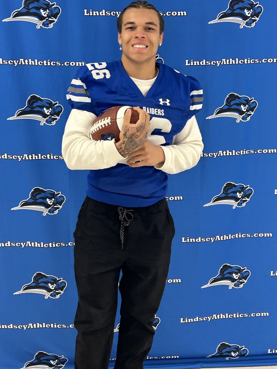 Devan Roberts (@26devan_roberts) on Twitter photo Wanted to thank @LWC_Football for inviting me to the campus and check things out really appreciate it!
<a href="/CoachKleckler/">Phil Kleckler</a> @CoachGraham_LWC Wanted to thank @LWC_Football for inviting me to the campus and check things out really appreciate it!
<a href="/CoachKleckler/">Phil Kleckler</a> @CoachGraham_LWC