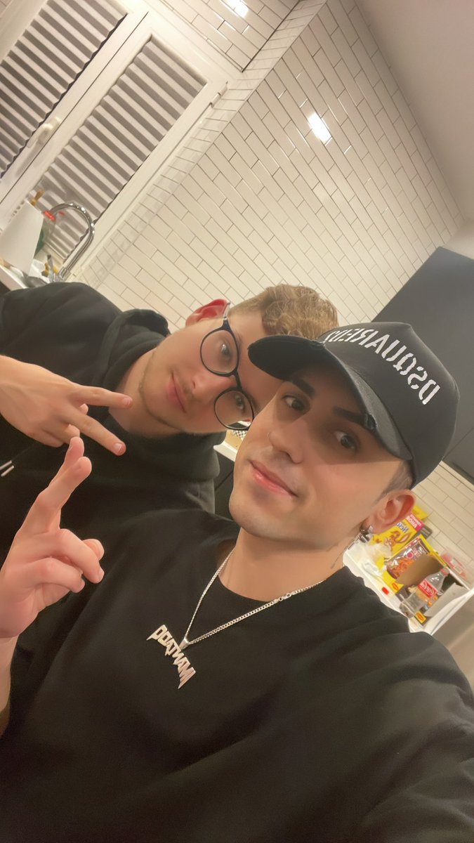 imantadotv's tweet photo. Este niño tan lindo cumple añitos 😻 Hoy toca perrear @aXoZerr https://t.co/i8UWoVNEaM