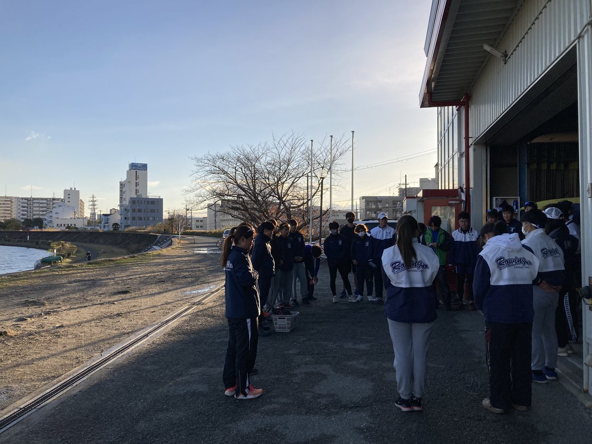 rowinglovers's tweet image. 昨日から艇庫に来ています
寒いですがめっちゃいい天気です