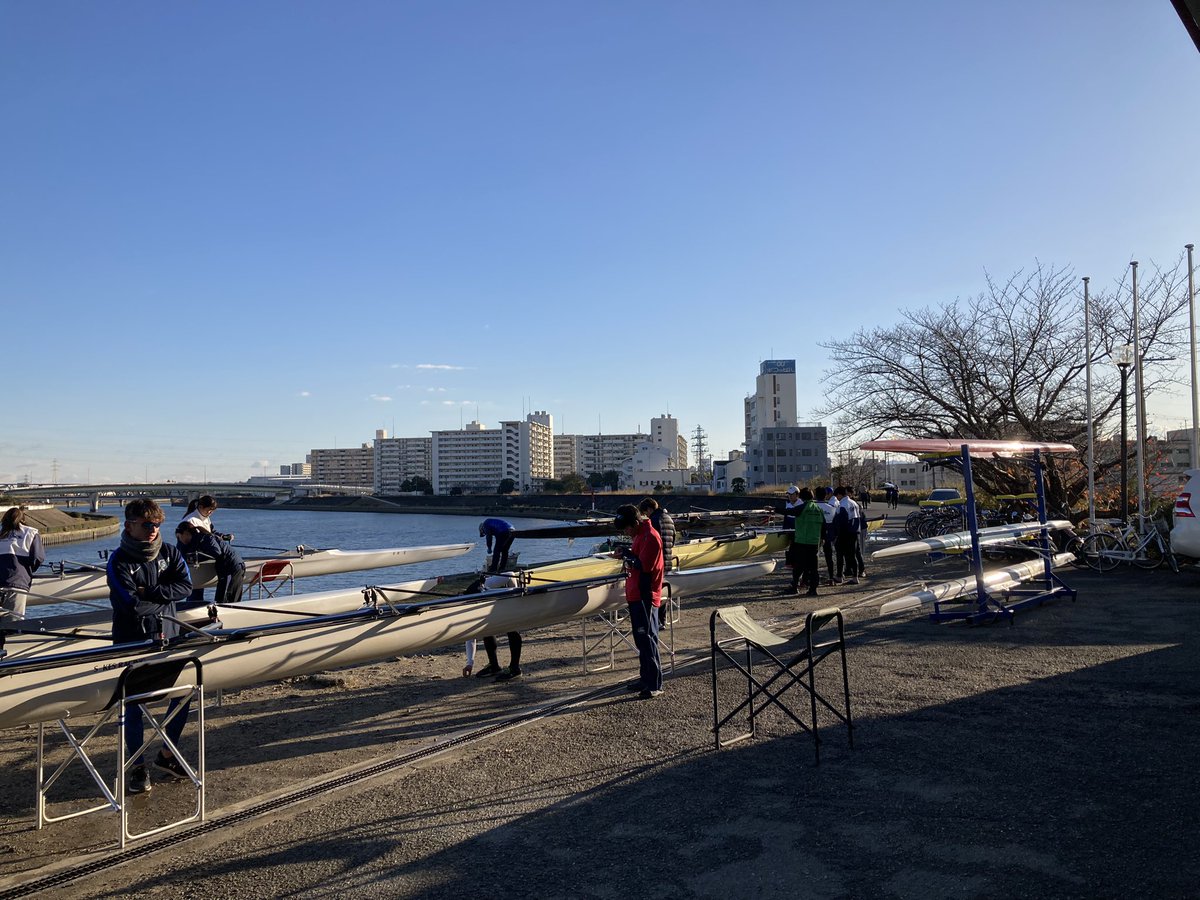 rowinglovers's tweet image. 昨日から艇庫に来ています
寒いですがめっちゃいい天気です