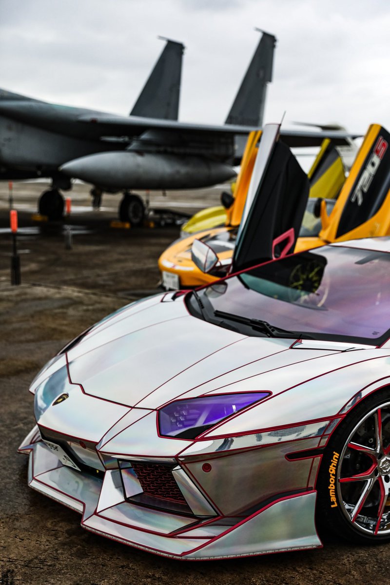 hidekichi4410's tweet photo. #夢のコラボ　#戦闘機と車　#Mclaren
#Lamborghini  #F15 #航空自衛隊
#HiroiStyle https://t.co/64aN2nBC27
