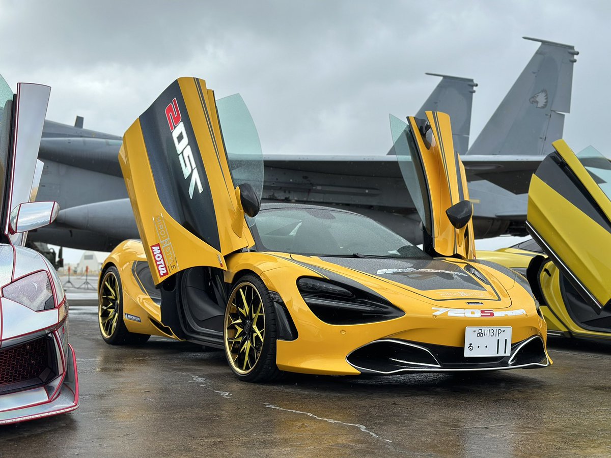 hidekichi4410's tweet photo. #夢のコラボ　#戦闘機と車　#Mclaren
#Lamborghini  #F15 #航空自衛隊
#HiroiStyle https://t.co/64aN2nBC27