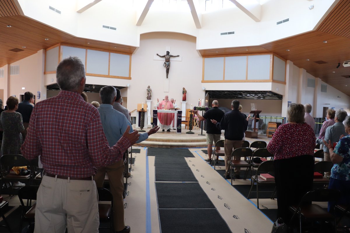 FloridaCatholic's tweet photo. Parishioners of #StIsabel on #Sanibel were welcomed home as the church damaged by #HurricaneIan opened again for Mass celebrated by @BishopDewane @DioceseofVenice @SanibelFun #southwestFla
https://t.co/mUo6zksjj3 https://t.co/uXRDgZKPX1