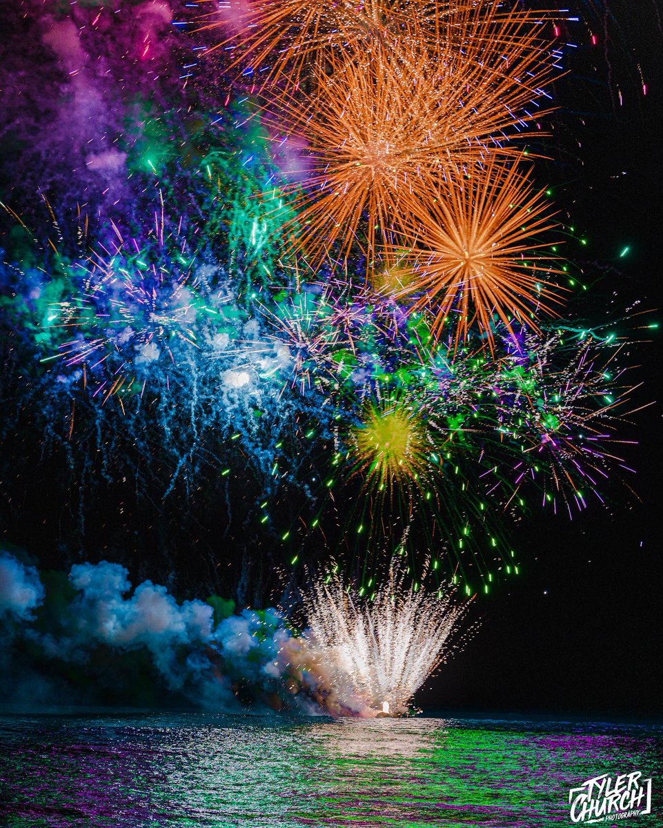 :D ! <a href="/deadmau5/">Goat lord</a> 🎆🎇