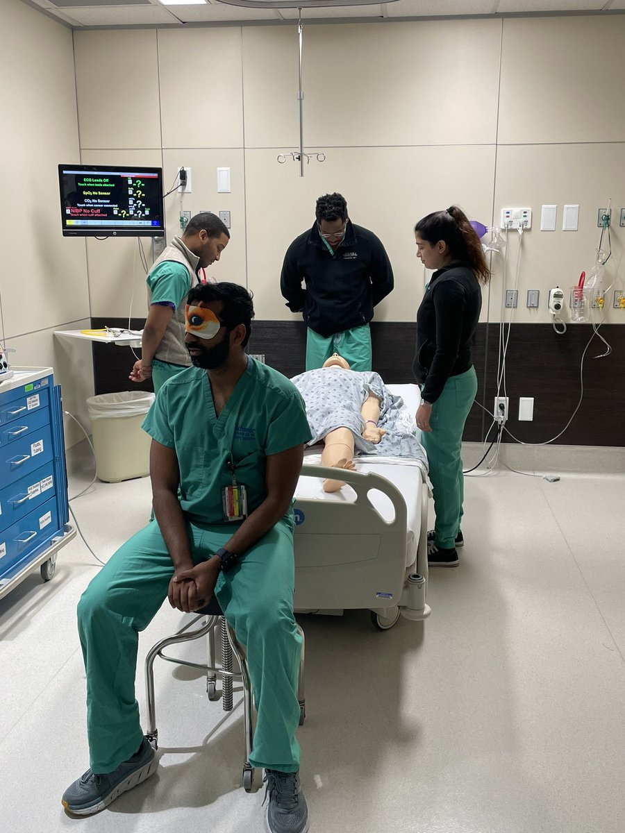 ochsnersim's tweet photo. @OchsnerHealth @OchsnerEdu @OchsnerEM did blind-folded codes to practice closed-loop communication.  Drs. Novotony and @mikecwru led these sessions. @LeoSeoaneMD @DrRobertHart @BlakeDenleyMD #Simulation https://t.co/q2Y8JBPoMx