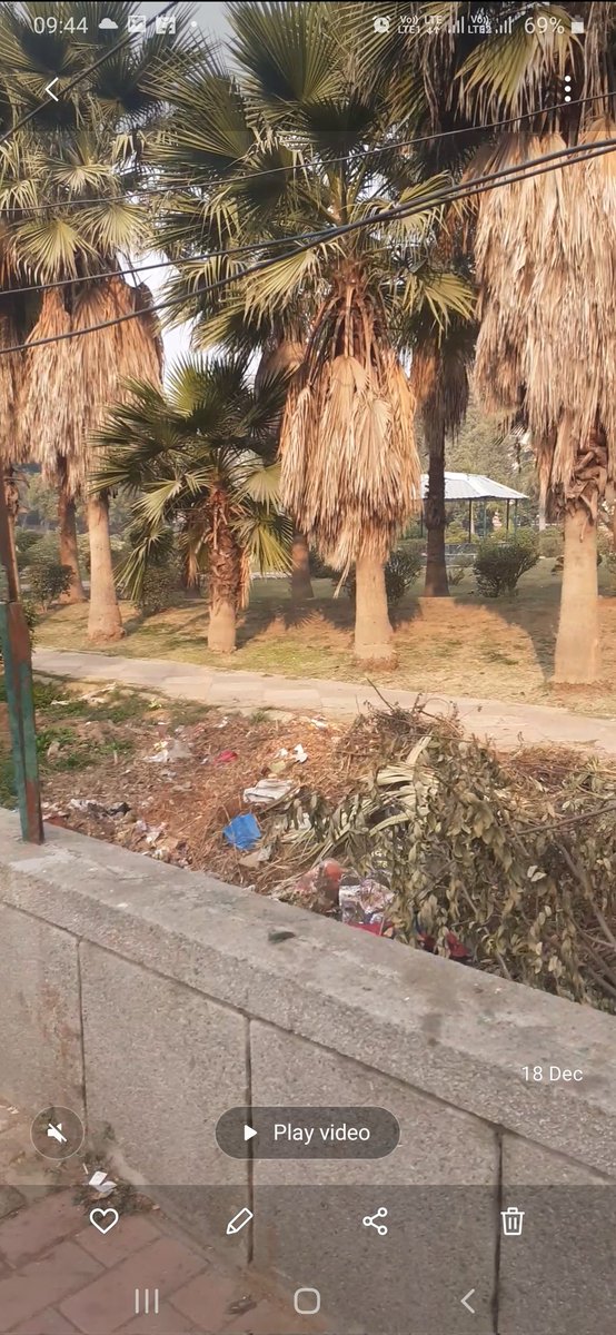 Shailes61388776's tweet photo. This is type V park adjacent to central school pragati vihar lodi road New delhi where dozens of sitting bench vanished within 6 months other 1 covered sitting arrangement centrally situated gradually broken.
Malba/trash also dumped at entry gate.
Please look and do something. https://t.co/z9xX3poVan