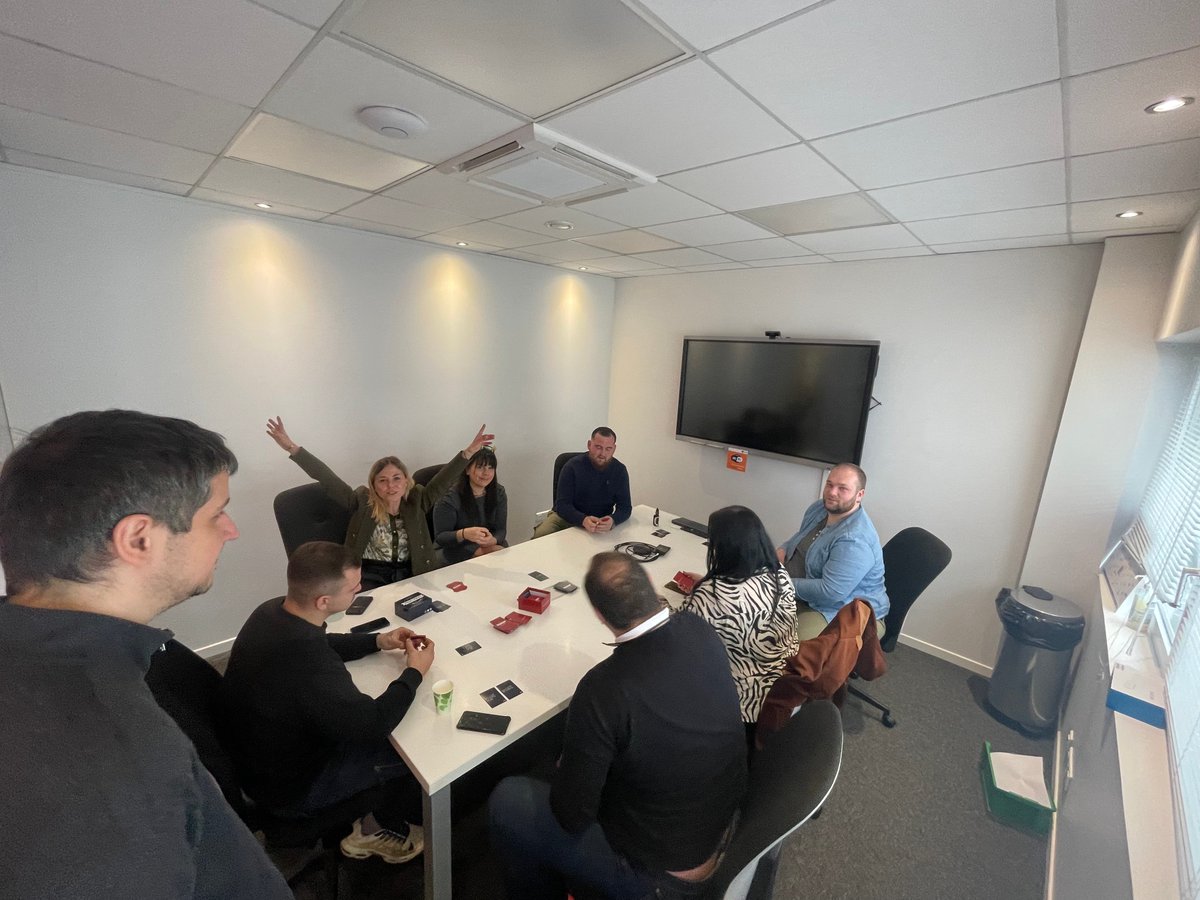 caaptusss's tweet photo. Ce vendredi, c'était la journée de Noël chez @Techcrea_fibre @FirstHeberg, l'occasion de profiter, s'amuser, apprendre, partager, tout simplement ! 🥳 Cette année, atelier soudure fibre optique, et partie de #limitelimite suivi d'une super resto au #Bonavis😆 https://t.co/5ZpbUaRCLv
