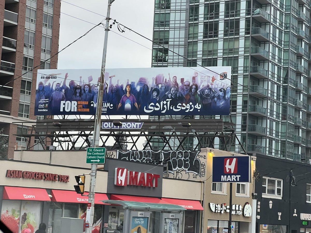 moonwalkerkido's tweet photo. Today’s freedom convoy on Yonge st by all Iranian patriots. The longest street in the world was having one of the longest rallies for Iran. #IranRevoIution #Toronto #yonge_st #freedom_convoy https://t.co/mPcHDwPNae