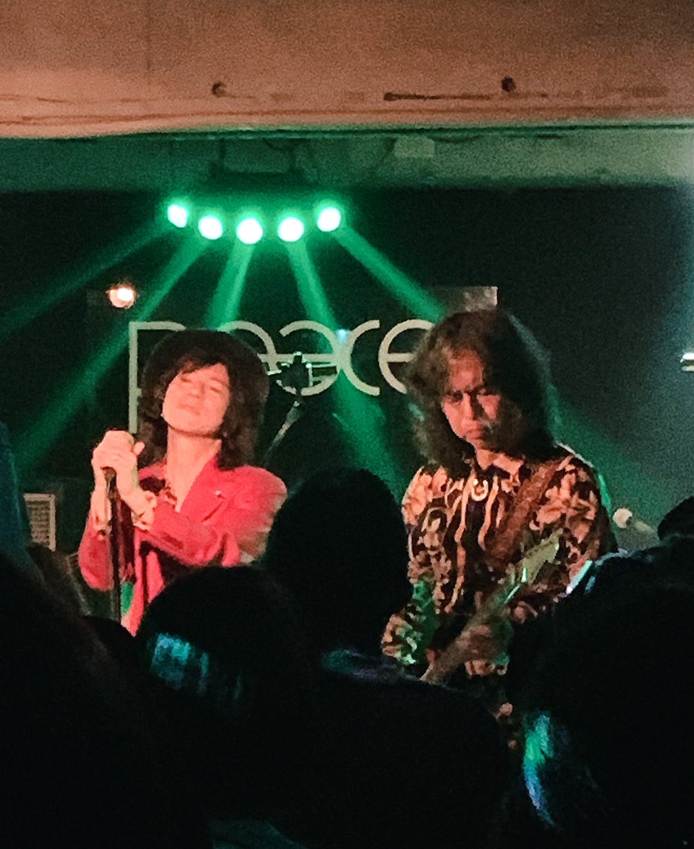 mints_green_'s tweet photo. 昨夜、福岡では
ダイアモンドシェイクのライブ‼️

10代の頃から私のヒーロー
2人が出てきた瞬間は涙が出ました🥲
もう感謝しかない👍👍
ありがとう👍

＃ダイアモンドシェイク https://t.co/5SMfX6WdYV