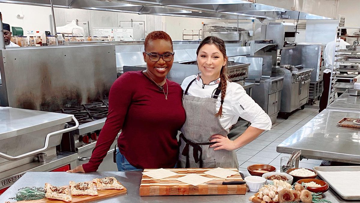 Stay tuned on @WGXAnews for 5 segments of holiday recipes by our Helms College chefs! Here is a sneak peek of a segment with Chef Radke showing off her Wild Mushroom and Lemon Herbed Ricotta Stuffed Puff Pastry. Easy to make and perfect for a holiday party!
#holidayrecipes