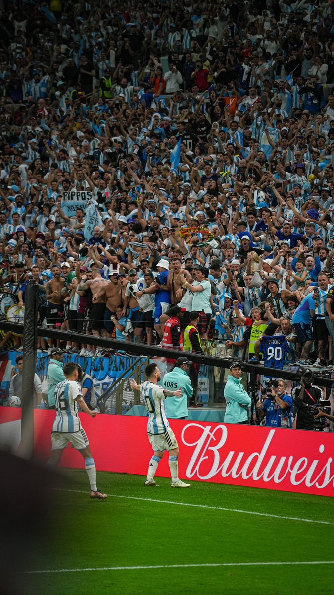 Con el mejor del mundo como en el 86.
Como en casa como en el 78.
Contra todo y contra todos como siempre.
Mañana todos juntos.