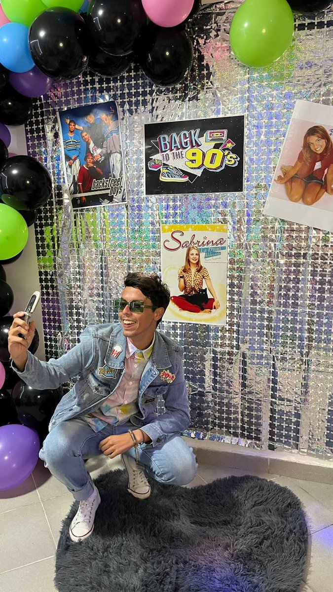 hhhej_'s tweet photo. Parte de lo que fue mi celebración de cumpleaños ayer 🕺🥳🌈🎂✨🪩
PD: siempre había querido tener una fiesta tematica 🤭😌 #BackToThe90's #BirthdayBoy #HappyBirthday #Años90's https://t.co/wR7jZV5jhn