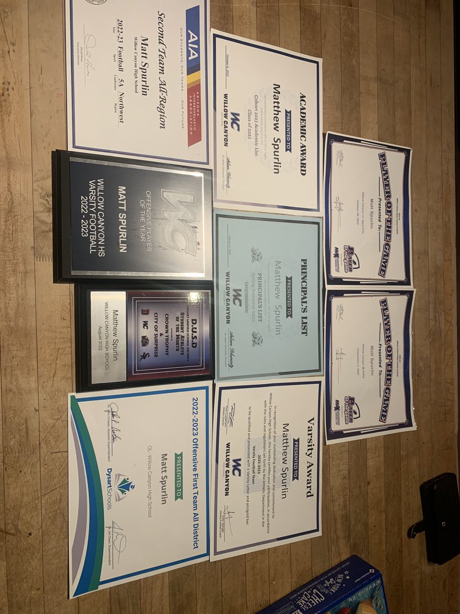 matthew86324173's tweet photo. What a senior year! First team all district for the 3rd year in a row, region recognition on both sides of the ball, offensive player of the year, 3 player of the games, academic awards, athlete of the month, and region champs for the first time in program history @WillowCanyonFB https://t.co/w92pJfkq8h